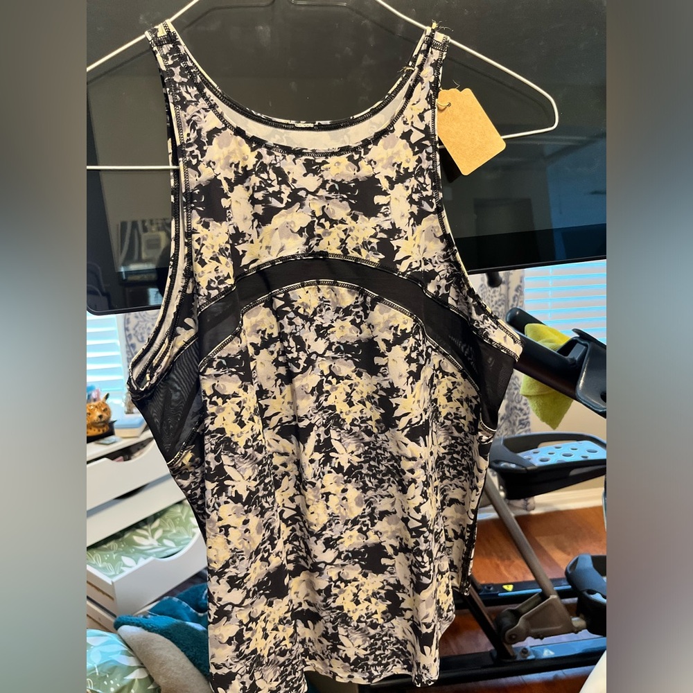 Lululemon tank